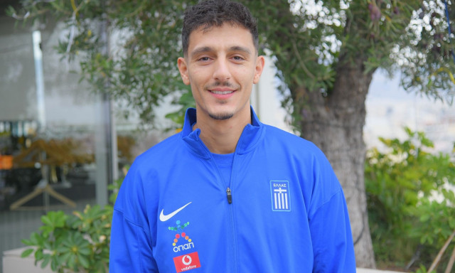 Απολαυστικός Δημήτρης Γιαννούλης σε κουίζ για τη Φινλανδία – Ο ΟΠΑΠ στο πλευρό της Εθνικής Ομάδας