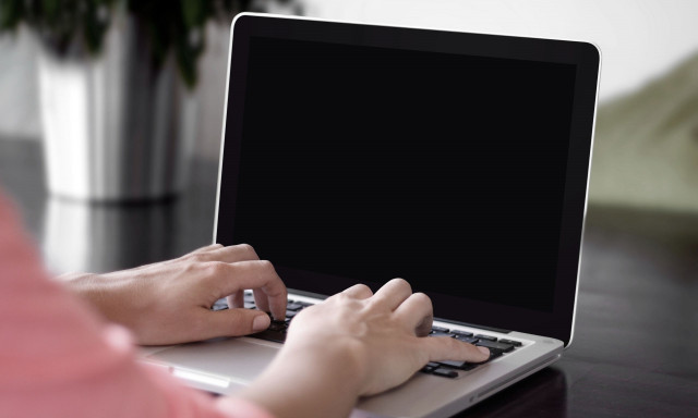 Καταγγελία: Μητέρα πέθανε ενώ ήταν σε τηλεργασία και η εταιρεία αρνείται να δηλώσει εργατικό