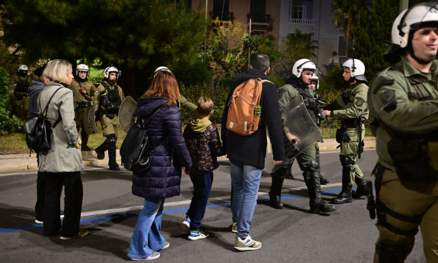 Πολυτεχνείο: 150 προσαγωγές και 7 συλλήψεις - Αποκαταστάθηκε η κυκλοφορία των οχημάτων στο κέντρο