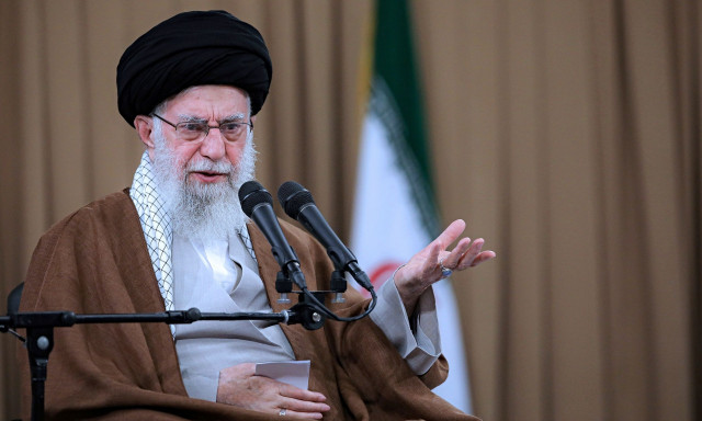 Αλί Χαμενεΐ: Η πρώτη του εμφάνιση μετά τα σενάρια ότι έπεσε σε κώμα