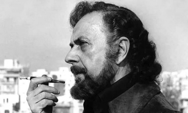 Γιάννης Ρίτσος: Η στιγμή που απαγγέλλει τη «Ρωμιοσύνη» στην πρώτη επέτειο για το Πολυτεχνείο