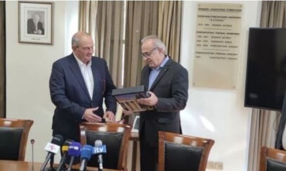 Τα «φώτα» είναι στραμμένα στον Καραμανλή - Στα Ιωάννινα ο πρώην πρωθυπουργός ρωτήθηκε για τον Σαμαρά