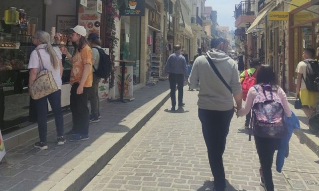 Γιατί η πόλη του Ρεθύμνου έχει γεμίσει με δεκάδες μικρά καφέ;