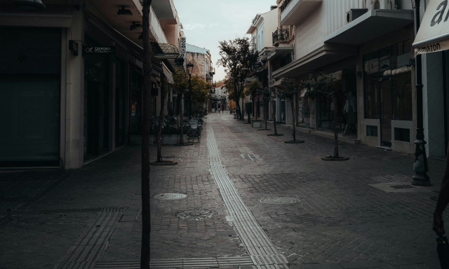 Χανιά: Κρατούσαν τσεκούρι και σουγιά στη μέση του δρόμου 