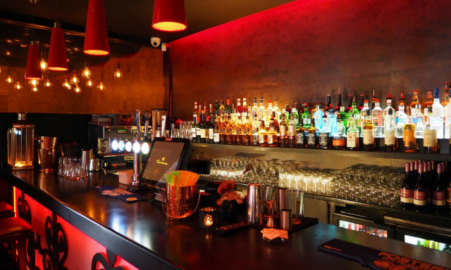 Δήμος Αθηναίων: Προς σφράγιση το κατάστημα στον Βοτανικό που σέρβιρε αλκοόλ σε ανήλικους