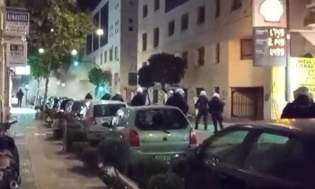 Βόλος: Με πέτρες εναντίον αστυνομικών – 20χρονος «επαναστάτης» από… πεποίθηση