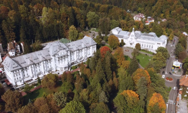 Σινάια: Χριστουγεννιάτικες γιορτές στη χώρα των μυστηρίων - Παραμυθένια κάστρα και βουνά