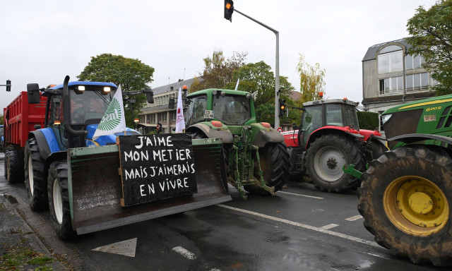 Γαλλία: Νέες κινητοποιήσεις από τους αγρότες – «Αγαπάμε τη δουλειά μας, θέλουμε να ζήσουμε από αυτή»