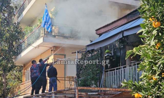 Πυρκαγιά σε σπίτι στη Λαμία - Συναγερμός στην Πυροσβεστική