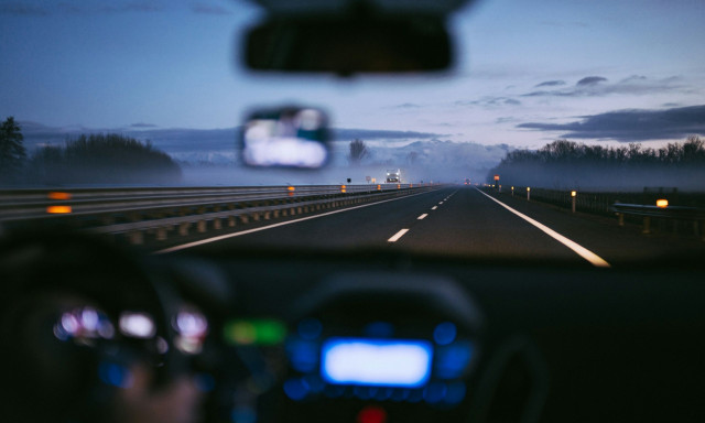 Θέλεις να οδηγείς χωρίς το κινητό να σου αποσπά την προσοχή; - Δες το βίντεο