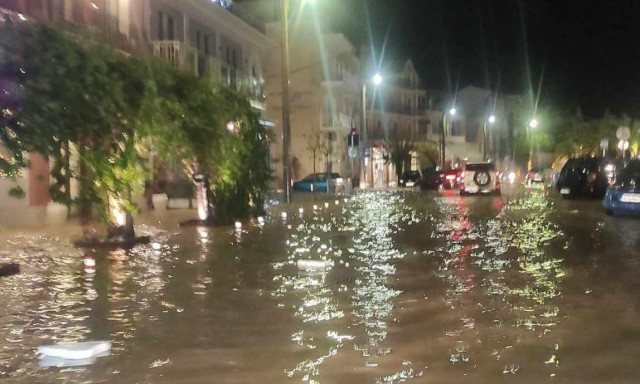 Κεφαλονιά: Πλημμύρισε το Αργοστόλι από μπουρίνι