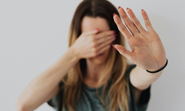 Dove: Ημέρα για την εξάλειψη της βίας κατά των γυναικών 25/11