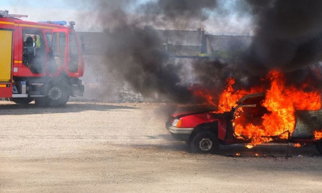 Ηράκλειο: Αυτοκίνητο «τυλίχθηκε» στις φλόγες εν κινήσει