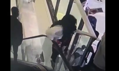 Κίνα: Γλίστρησε στις κυλιόμενες σκάλες και σκοτώθηκε πέφτοντας από τον 4ο όροφο