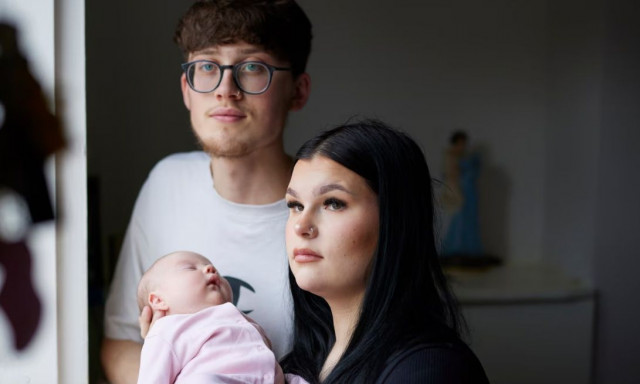 Αγγλία: Νεογέννητο κοριτσάκι καταχωρήθηκε στο ληξιαρχείο ως αγόρι - Δεν διορθώνεται το λάθος