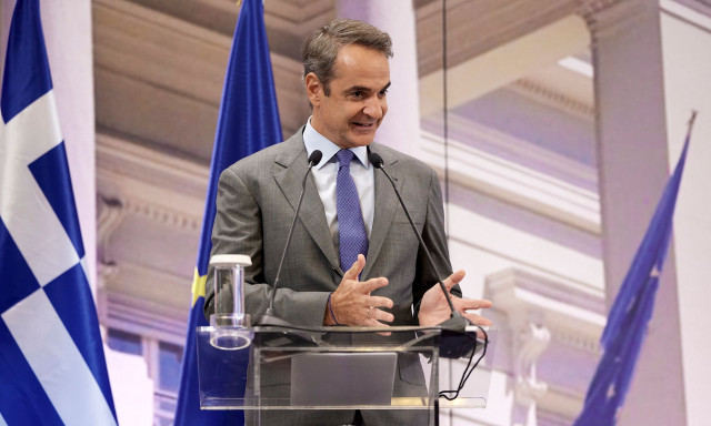 PM Mitsotakis chairing cabinet meeting on Monday