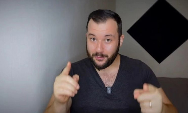 Πέθανε ο Έλληνας Youtuber «Εazy Purple»