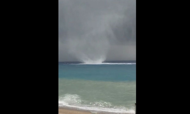 Ρόδος: Εμφανίστηκε εντυπωσιακός υδροστρόβιλος - Δείτε βίντεο