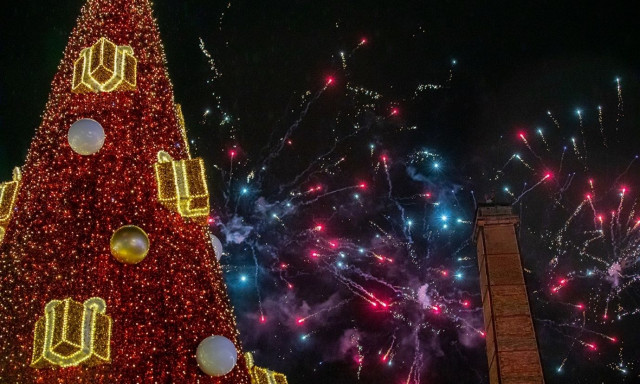 Τα SOS του ΔΕΗ Christmas Factory