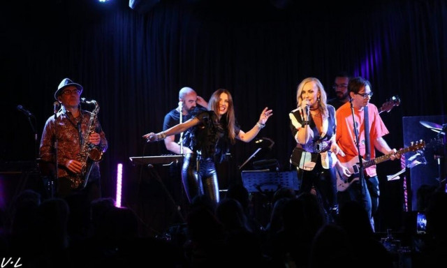 Σταυρός του Νότου: Duets με την Ευρυδίκη και τους Μπλε