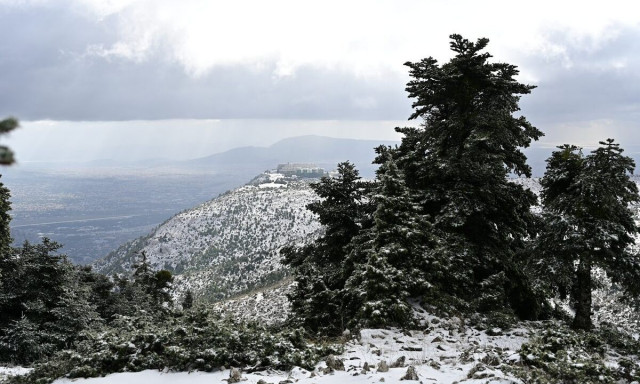 Καιρός: Πλησιάζουν οι ψυχρές αέριες μάζες – Έρχονται τα πρώτα χιόνια στην Αττική