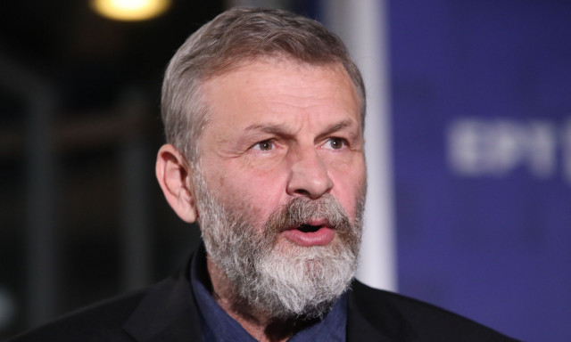 Απόστολος Γκλέτσος: Έκλεισε το τηλέφωνο on air - «Ξέρω καλά τις ανεμογεννήτριες»