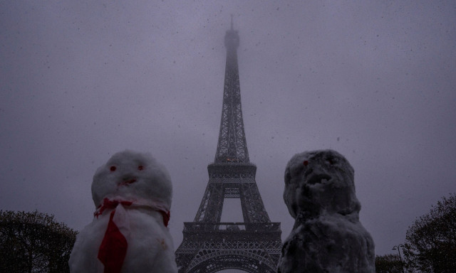 Γαλλία: «Στα λευκά» το Παρίσι - Ουρές έως και 400 χιλιόμετρα στους αυτοκινητόδρομους