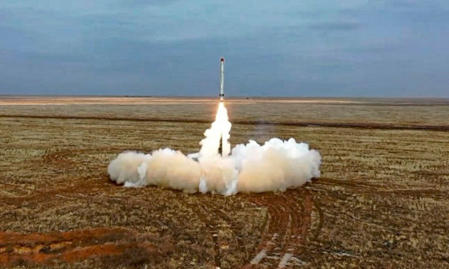 Ουκρανία: Ο Πούτιν «δείχνει τα δόντια του» στη Δύση -Η κούρσα των πυραύλων και η νέα επικίνδυνη φάση