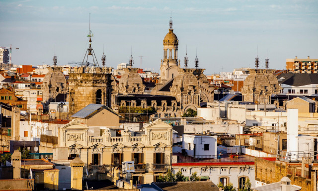 Airbnb: Ρεκόρ κλειστών ακινήτων και «εκτόξευση» ενοικίων στη Βαρκελώνη παρά την αυστηρή πολιτική