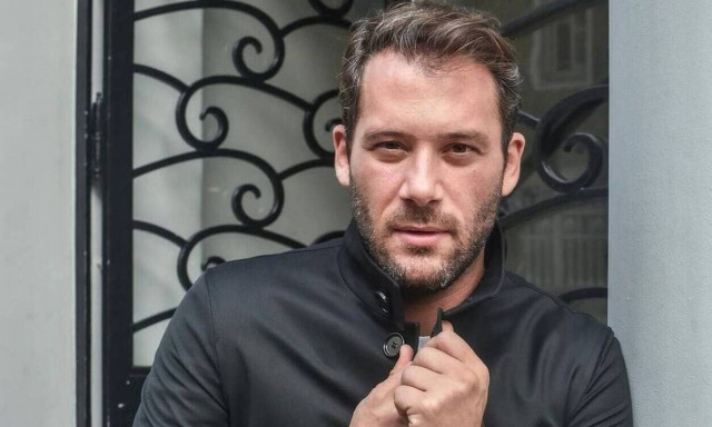 Ο Αντίνοος Αλμπάνης ενεπλάκη σε τροχαίο - «Να οδηγούμε προσεκτικά», λέει