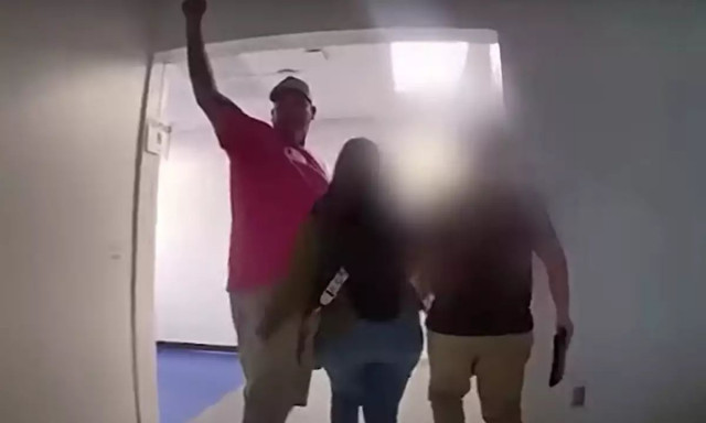 Φλόριντα: Γονείς ξυλοκόπησαν σχολικό φύλακα που «έπιασε» τον γιο τους να σπρώχνει συμμαθήτριά του