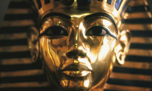 Η λεπτομέρεια στη χρυσή μάσκα του Τουταγχαμών που ξαναγράφει την Ιστορία