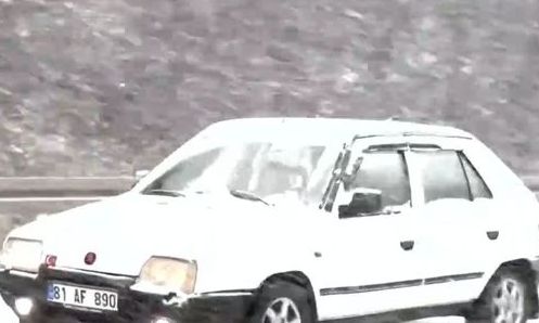 Τουρκία: Σφοδρή χιονόπτωση πλήττει τη χώρα – Δεκάδες οδηγοί εγκλωβίστηκαν στα αυτοκίνητά τους