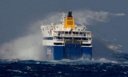 Προβλήματα στις Κυκλάδες λόγω της κακοκαιρίας - Δεν έδεσαν καράβια, κινδύνευσαν σκάφη