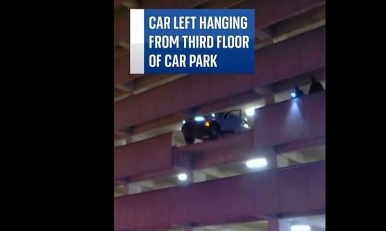 ΗΠΑ: Οδηγός πάρκαρε το αυτοκίνητό του κρεμώντας το από τον 3ο όροφο