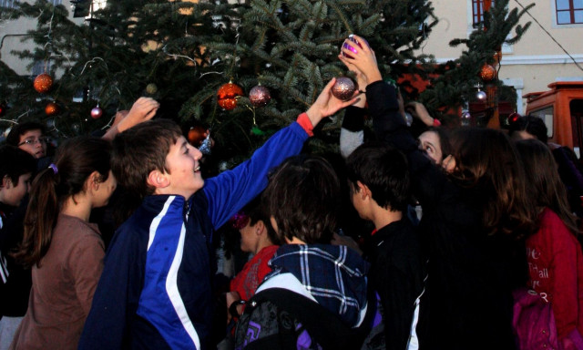 Σχολεία: Πότε ανοίγουν μετά τα Χριστούγεννα - Όλες οι αργίες