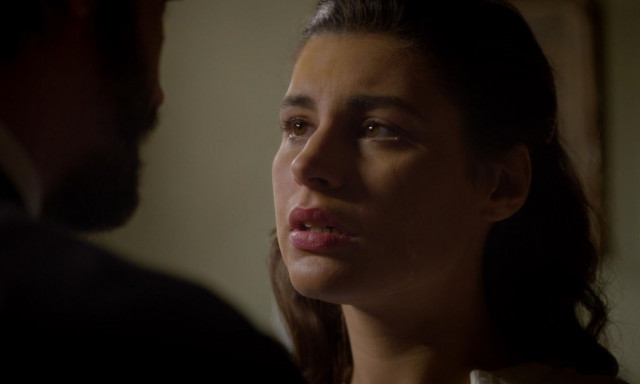 «Άγιος Έρωτας»: Ο πατέρας Νικόλαος μαθαίνει για την εγκυμοσύνη της Χλόης