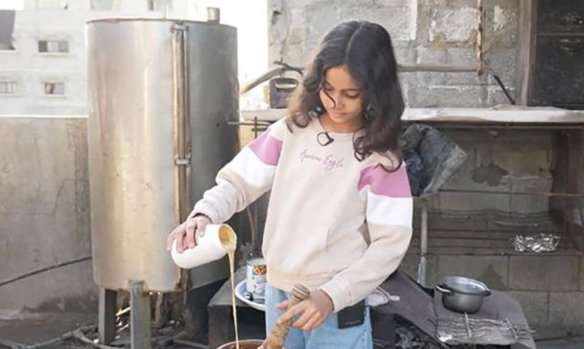 Γάζα: Οι «σεφ της ελπίδας» που μαγειρεύουν με ο,τι βρουν - Η 10χρονη μαγείρισσα που έγινε viral