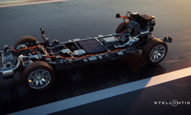 Η Stellantis στηρίζει τις ελπίδες της στη νέα πλατφόρμα STLA