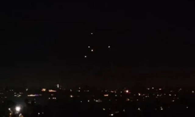 Πάτρα: Μυστήριο στο Μιντιλόγλι - Απροσδιόριστα φώτα διαγράφουν κυκλικές τροχιές στον ουρανό