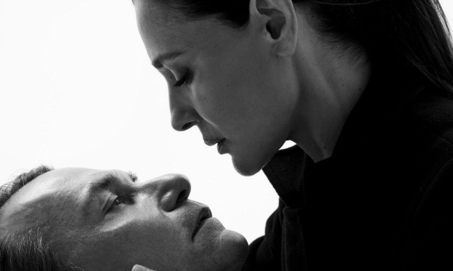 Θέατρο Ιλίσια: Αγώνας για επιστροφή στο φως στην παράσταση «Το Ακρωτήρι»