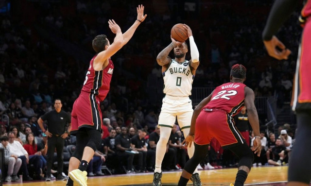 ΝΒΑ: Ο τρομερός Λίλαρντ «κάλυψε» τον Αντετοκούνμπο στον θρίαμβο των Μπακς στο Μαϊάμι