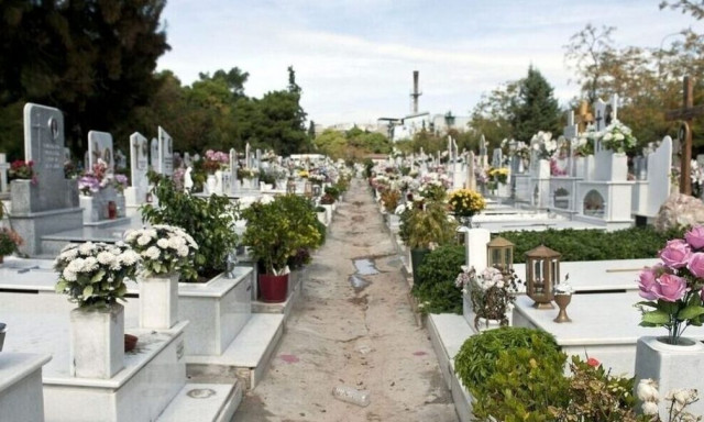 Μυστήριο στου Ζωγράφου: Βεβήλωσαν το νεκροταφείο, έσπασαν 4 οστεοφυλάκια
