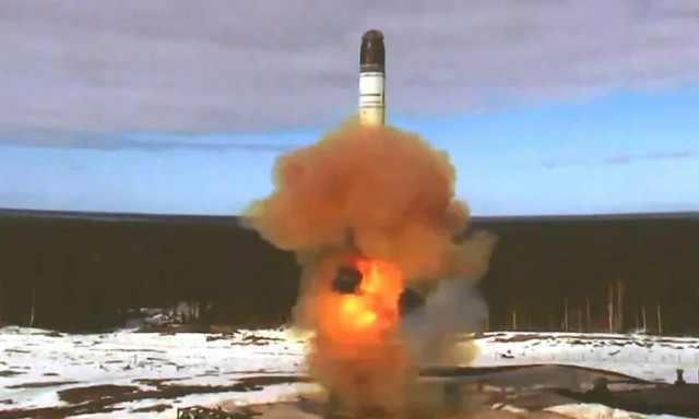 Η Ρωσία ετοιμάζει το «πιο θανατηφόρο» πυρηνικό όπλο του κόσμου - Ο πύραυλος Sarmat