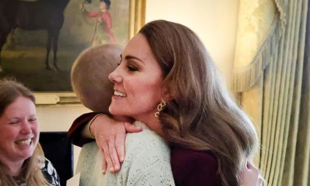 Θρήνος για την πριγκίπισσα Κέιτ - Πέθανε η 17χρονη που συγκίνησε με την αγκαλιά της