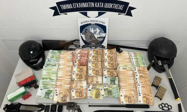 Το ταξίδι στην Αλβανία, το σπίτι - κρησφύγετο στα νότια προάστια, η βόμβα - ομοίωμα και τα λάθη