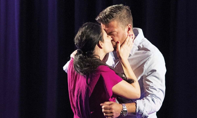 Καυτά φιλιά στο σανίδι για τους χωρισμένους Κορινθίου και Αϊβάζη