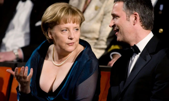 Άνγκελα Μέρκελ: Το βαθύ ντεκολτέ της που «δίχασε» τη Γερμανία