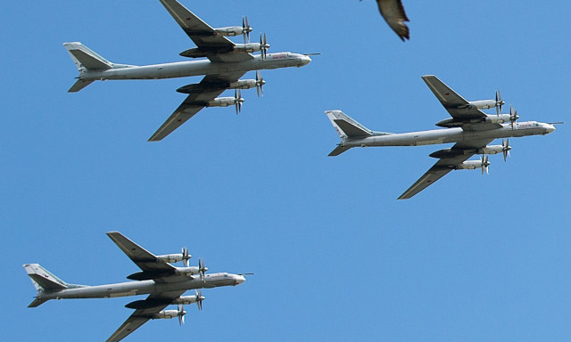 Ο ρωσικός στρατός βομβαρδίζει εξτρεμιστικές ομάδες στη Συρία