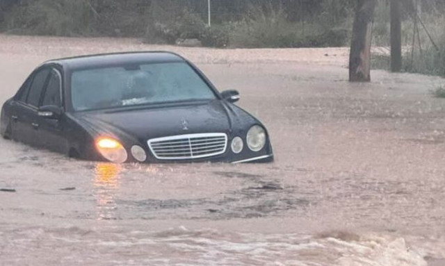 Κακοκαιρία Bora: Νέο 112 στη Ρόδο για ισχυρές καταιγίδες - Δεκάδες απεγκλωβισμοί και καταστροφές